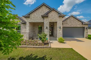 508 Hillcrest Cir, Justin, TX 76247 - Photo 2
