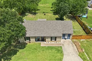 217 N Laramie Cir, Pilot Point, TX 76258 - Photo 16