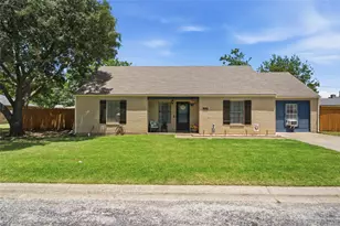 217 N Laramie Cir, Pilot Point, TX 76258 - Photo 2