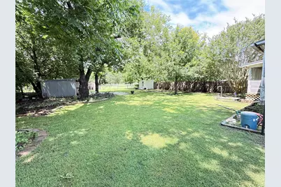 619 E 12th Street, Bonham, TX 75418 - Photo 14