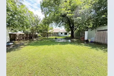 619 E 12th Street, Bonham, TX 75418 - Photo 16