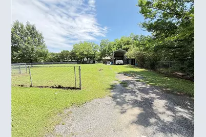 619 E 12th Street, Bonham, TX 75418 - Photo 18