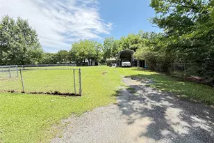 619 E 12th St, Bonham, TX 75418 - Photo 18