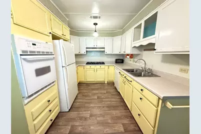 619 E 12th Street, Bonham, TX 75418 - Photo 2