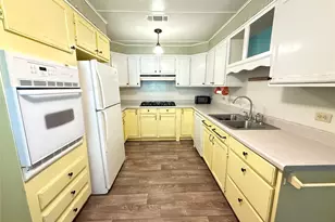 619 E 12th St, Bonham, TX 75418 - Photo 2