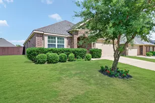 2409 Michelle Creek Dr, Little Elm, TX 75068 - Photo 2