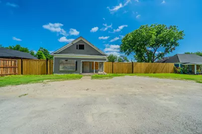 122 W Grand Prairie Road, Grand Prairie, TX 75051 - Photo 1