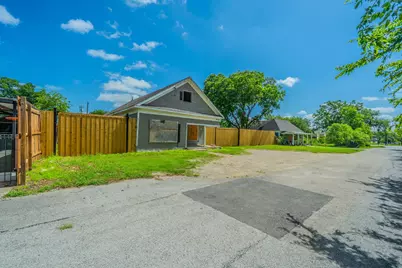 122 W Grand Prairie Road, Grand Prairie, TX 75051 - Photo 2