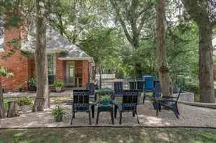 917 Longmeadow Ln, DeSoto, TX 75115 - Photo 8