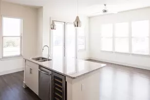 2101 W Rosedale St, Fort Worth, TX 76104 - Photo 2