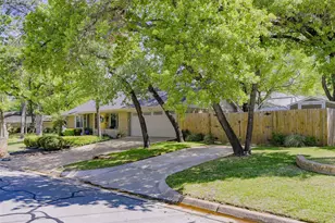 2205 Prestonwood Dr, Arlington, TX 76012 - Photo 2