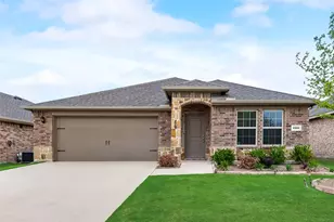 1302 Meadow Creek Dr, Princeton, TX 75407 - Photo 2