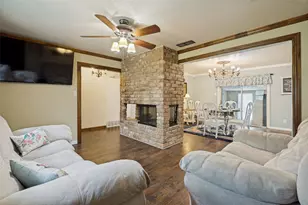 237 Southwood Dr, Lancaster, TX 75146 - Photo 6