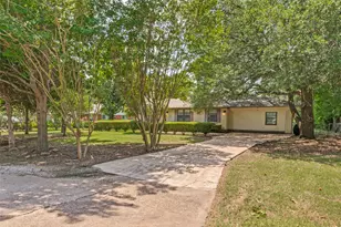 237 Southwood Dr, Lancaster, TX 75146 - Photo 2