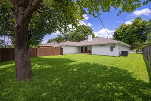 10201 Royal Highlands Dr, Dallas, TX 75238 - Photo 32