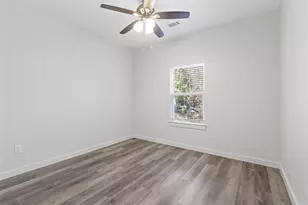 223 W Walker St, Denison, TX 75020 - Photo 8