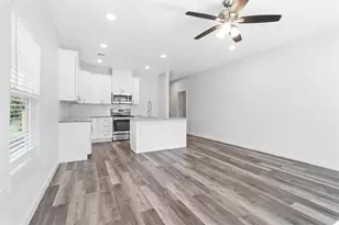 223 W Walker St, Denison, TX 75020 - Photo 2