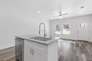 223 W Walker St, Denison, TX 75020 - Photo 4