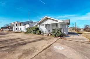 407 W Main St, Whitesboro, TX 76273 - Photo 34