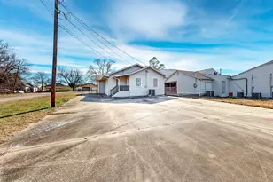 407 W Main St, Whitesboro, TX 76273 - Photo 24