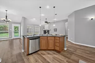 930 Royal Oak Ln, Burleson, TX 76028 - Photo 10