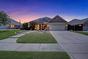 930 Royal Oak Ln, Burleson, TX 76028 - Photo 1
