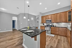 930 Royal Oak Ln, Burleson, TX 76028 - Photo 4