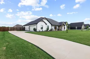 121 Chisolm Trl, Pottsboro, TX 75076 - Photo 2