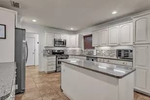 213 King Arthur Dr, Weatherford, TX 76086 - Photo 4