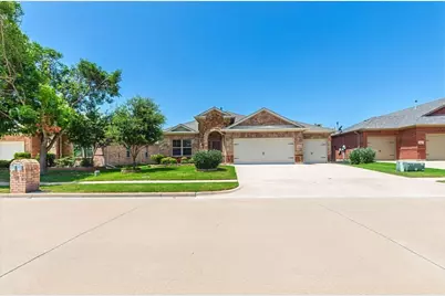 5847 Candlelight Lane, Grand Prairie, TX 75052 - Photo 2