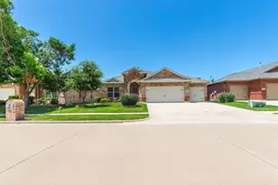 5847 Candlelight Ln, Grand Prairie, TX 75052 - Photo 2