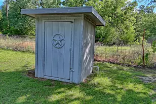 864 Upper Montague Rd, Bowie, TX 76230 - Photo 22