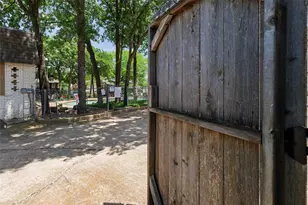 836 Chateau Valee Cir, Bedford, TX 76022 - Photo 24