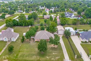 511 N Hardeman Cir, Justin, TX 76247 - Photo 22