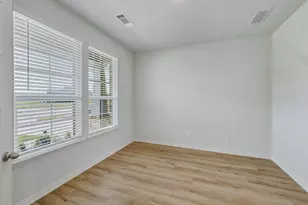 1233 Frio Dr, Springtown, TX 76082 - Photo 10