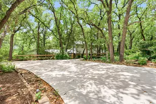 2127 Los Robles St, Grapevine, TX 76051 - Photo 2