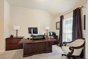 27 Oakridge Ln, Edgecliff Village, TX 76134 - Photo 6