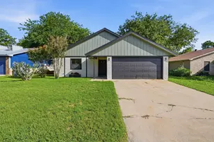 1727 W Doyle St, Granbury, TX 76048 - Photo 2