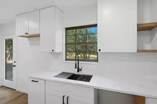 1727 W Doyle St, Granbury, TX 76048 - Photo 12