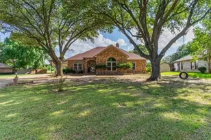 102 Kings Pl, Joshua, TX 76058 - Photo 2