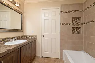 2722 Hyde Park Dr, Grand Prairie, TX 75050 - Photo 26