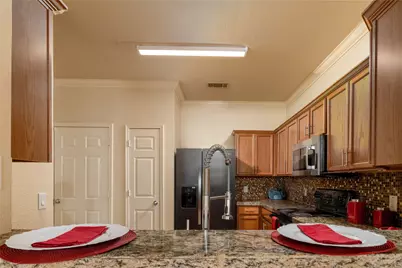 2722 Hyde Park Drive, Grand Prairie, TX 75050 - Photo 6