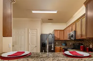 2722 Hyde Park Dr, Grand Prairie, TX 75050 - Photo 6