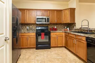2722 Hyde Park Dr, Grand Prairie, TX 75050 - Photo 4