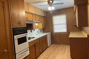 2110 Navajo St, Denton, TX 76209 - Photo 2