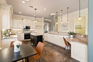 8013 Creek View Dr, North Richland Hills, TX 76180 - Photo 14