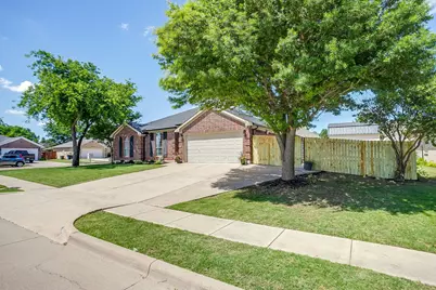 620 Marybeth Drive, Burleson, TX 76028 - Photo 2