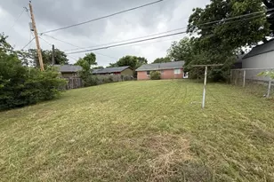 2533 Crestbrook Ln, Grand Prairie, TX 75052 - Photo 18