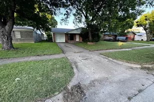 2533 Crestbrook Ln, Grand Prairie, TX 75052 - Photo 2