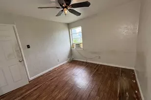 2533 Crestbrook Ln, Grand Prairie, TX 75052 - Photo 8